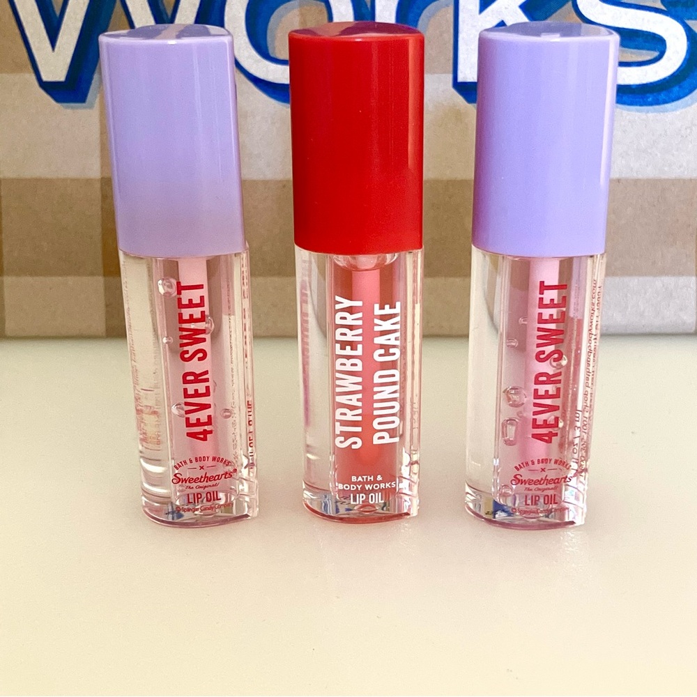 🆕 💋Lip Gloss Set: 4Ever Sweet + Strawberry Pound Cake - Picture 1 of 6